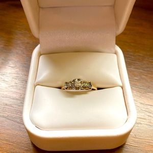 Art Deco - Vintage 14K-18k diamond ring - yellow gold band - three stone